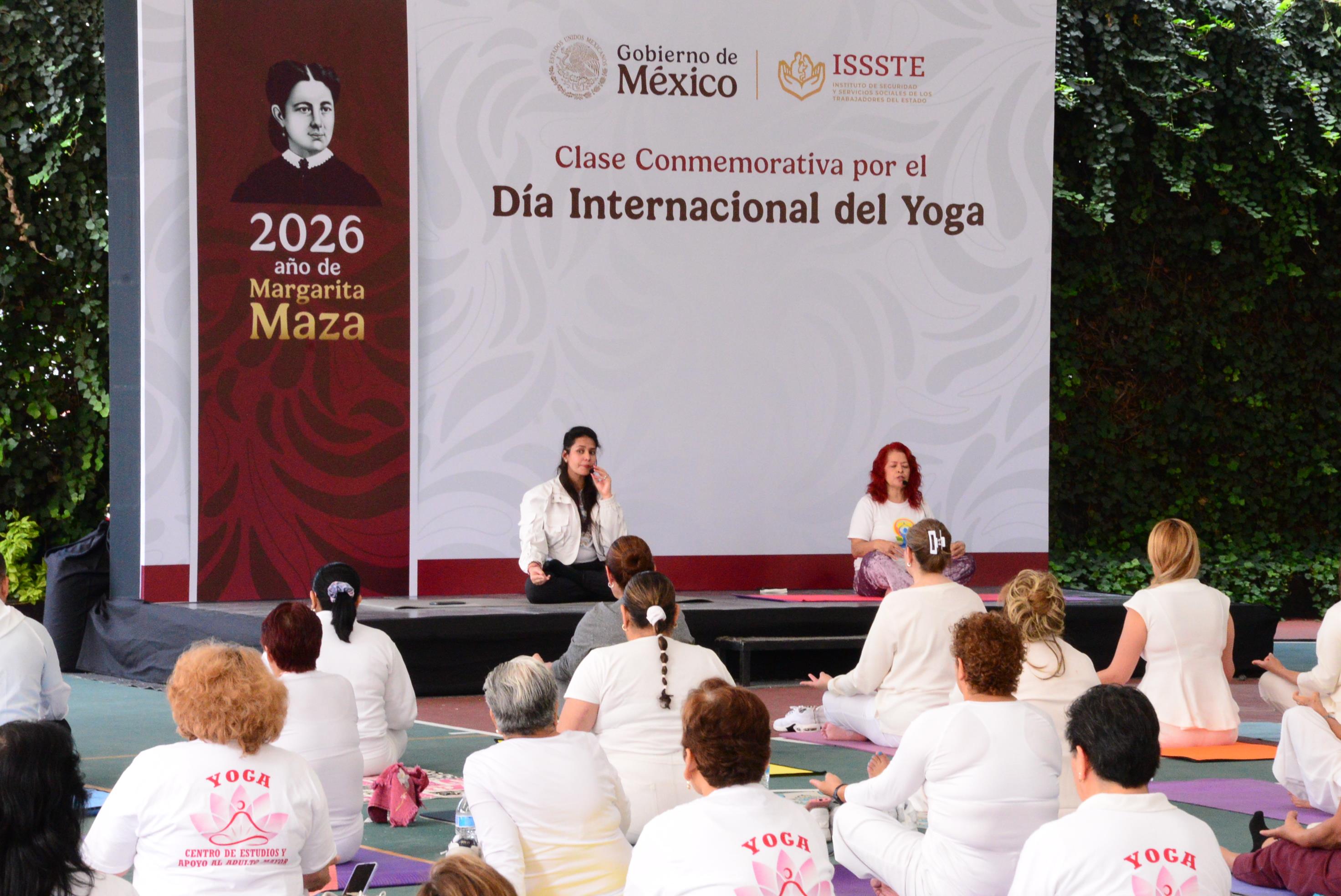 Clase Conmemorativa Por el “Día Internacional Del Yoga”, en el Centro Social, Cultural y Deportivo del SNTISSSTE